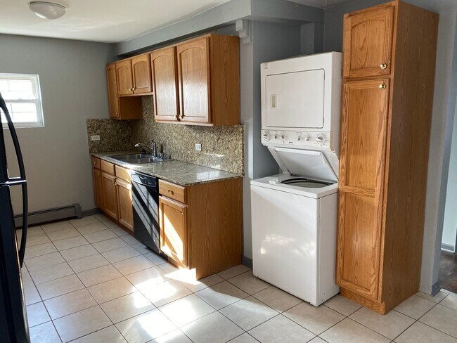 Building Photo - 8720 S Roberts Rd