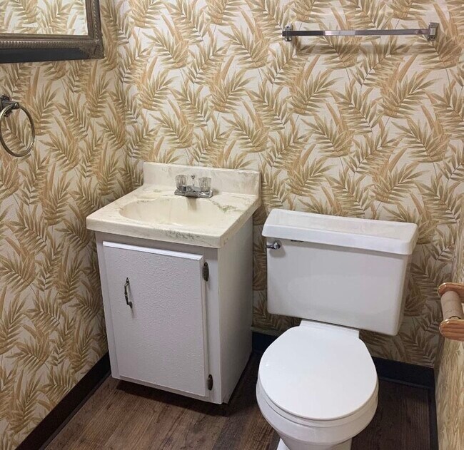 Building Photo - 818 Mansfield Dr