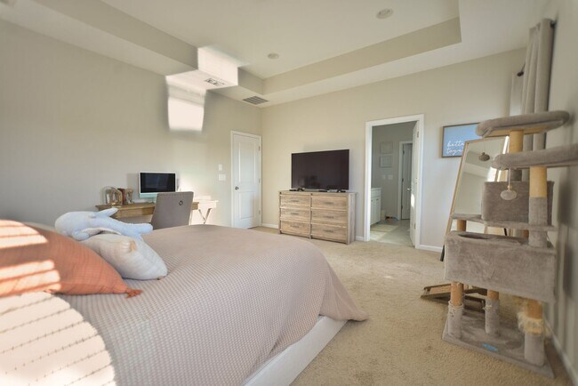 Building Photo - Beautiful Pond-Front Home Near Amelia Concourse