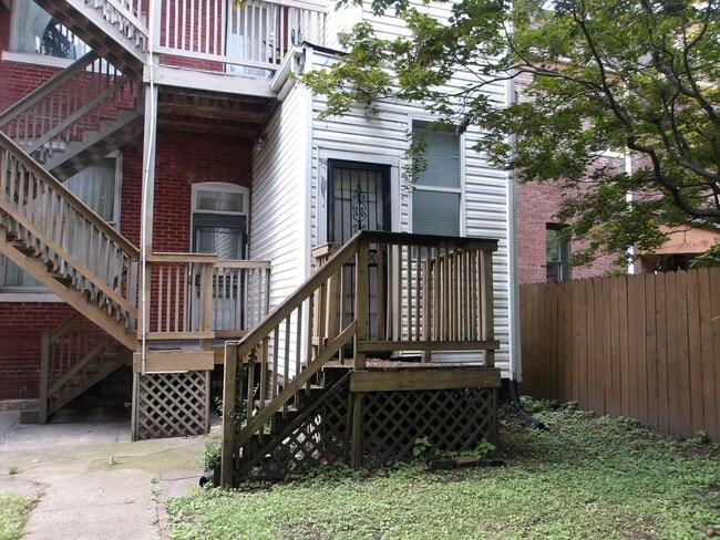 Building Photo - 517 St Catherine St