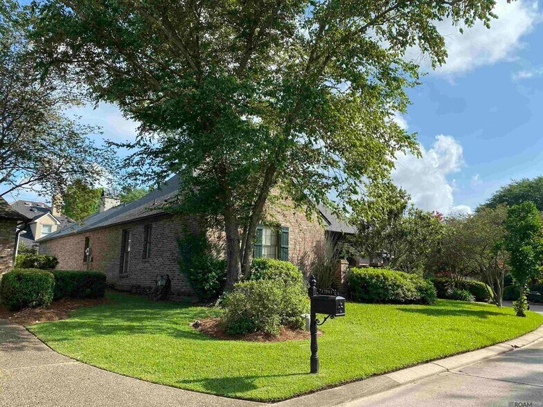 Building Photo - 17951 Grand Cypress Creek Ave