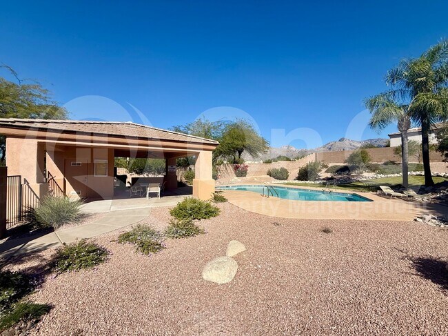 Building Photo - 137 E Calle Zavala