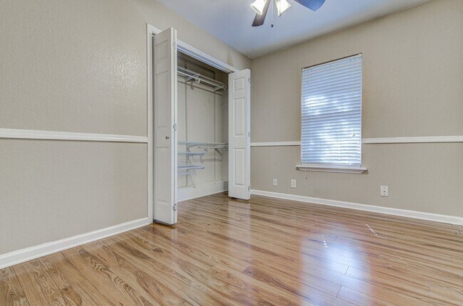 Building Photo - 1410 Kamar Dr