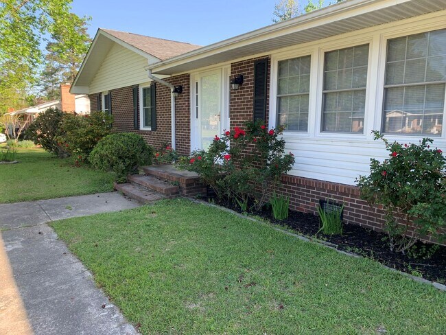 Building Photo - 23 Edith Dr