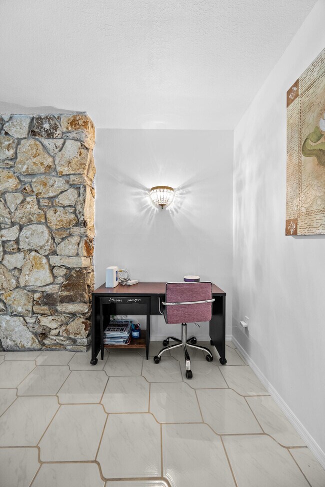 Building Photo - 1742 W Terrace Dr