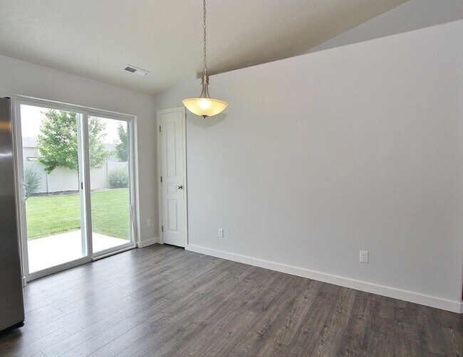 Building Photo - Clean Single-Level Home in Quiet Neighborhood