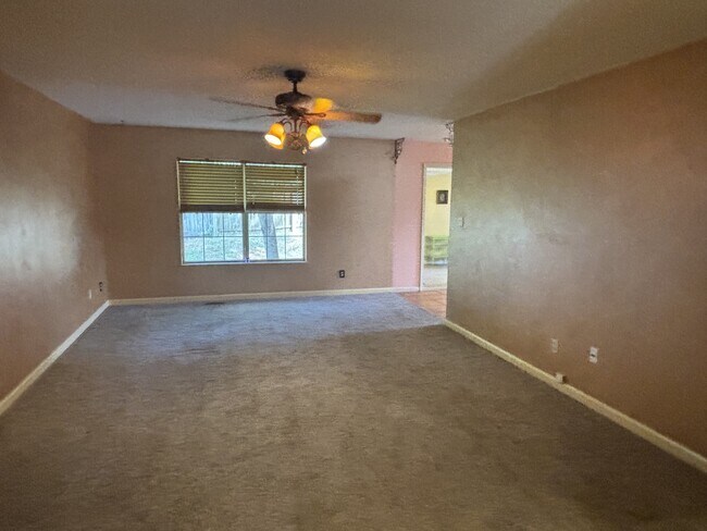 Building Photo - 119 N Clover Hill Ridge Rd