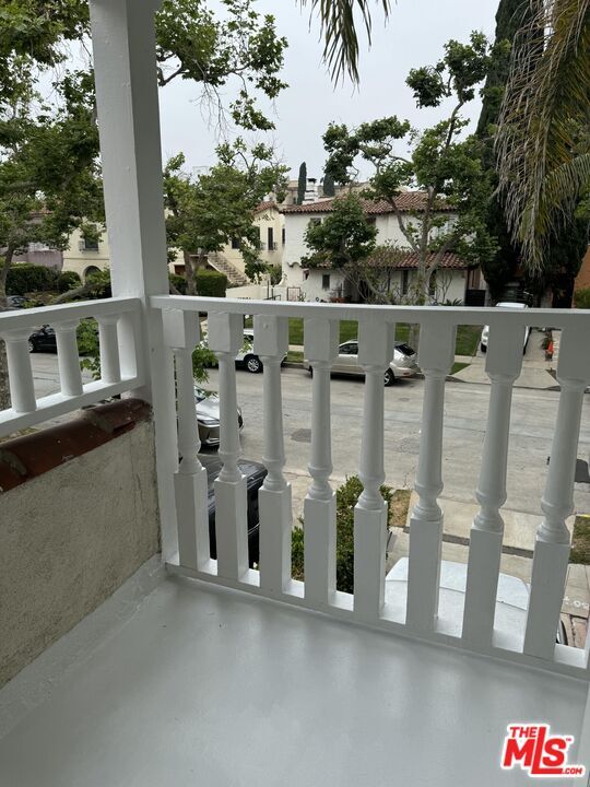 Building Photo - 122 N Orange Dr