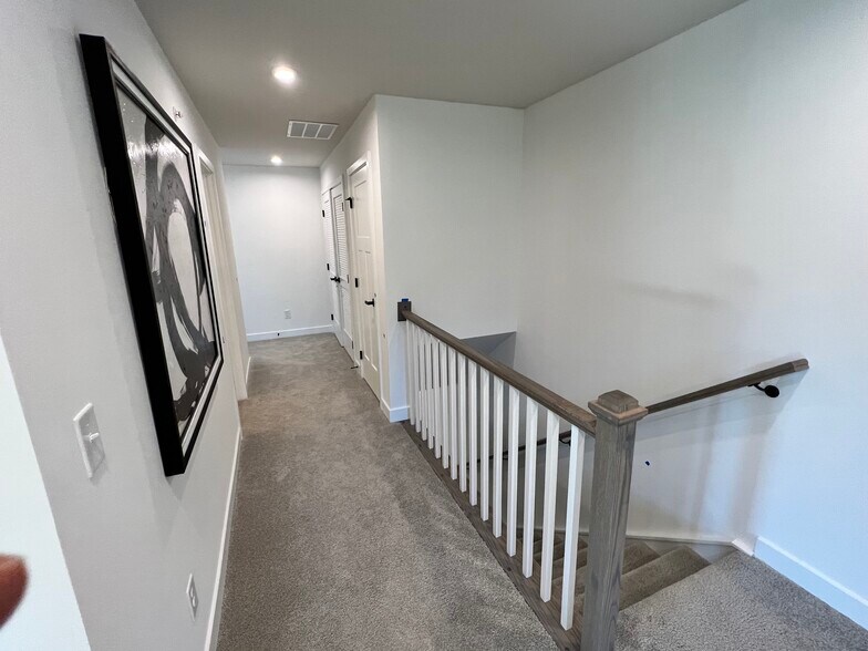 Building Photo - 180 Climbing Ivy Cir