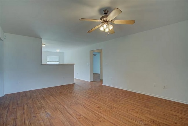 Building Photo - Beautiful Brick Home in Great School Distr...