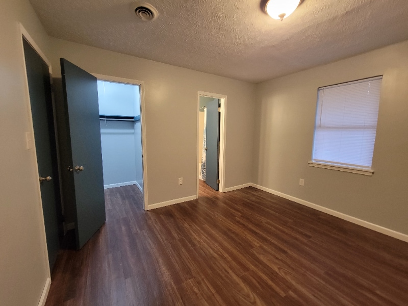 Building Photo - 132 Timber Dr