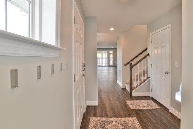 Building Photo - Beautiful Townhome in Arcona Community