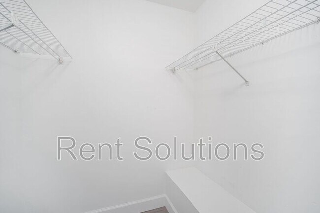 Building Photo - 4928 W Gandy Blvd