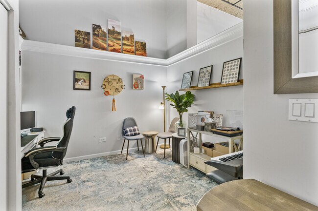 Building Photo - 758 N Larrabee St