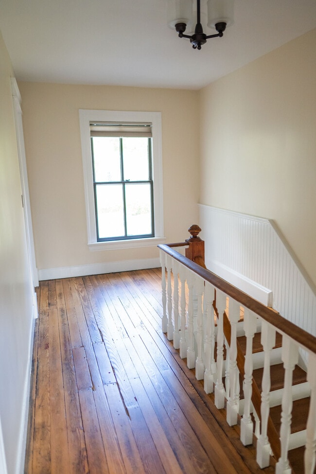 Building Photo - 208 9th St NW
