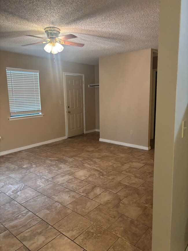 Building Photo - 2 Bedroom House in Pryor