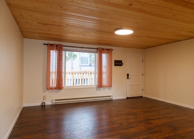 Building Photo - 306 NE 75th Ave