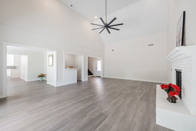 Building Photo - 6215 Portal Dr