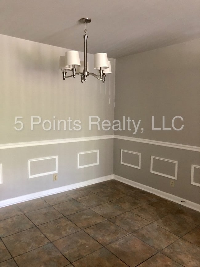 Building Photo - 420 Walton Ln