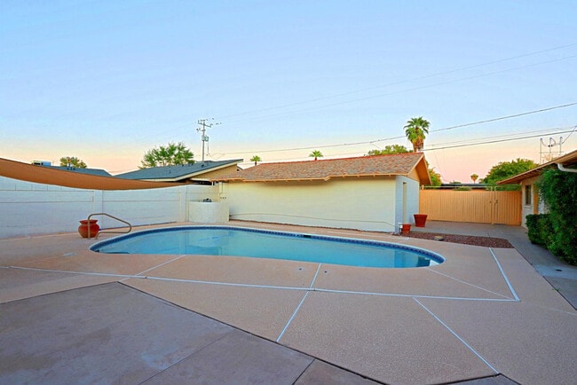 Building Photo - 6203 N 12th Pl