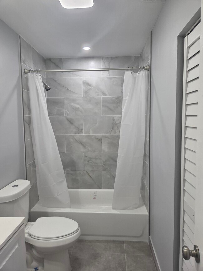 Building Photo - 6274 Seven Springs Blvd