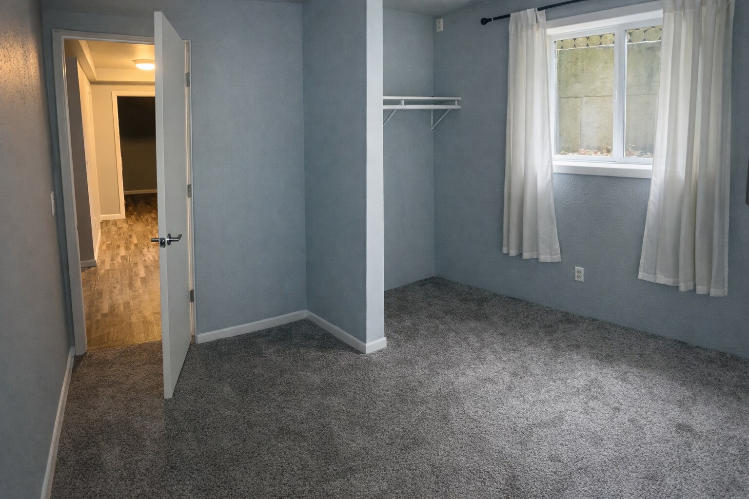 Building Photo - 2327 Lexington Ave