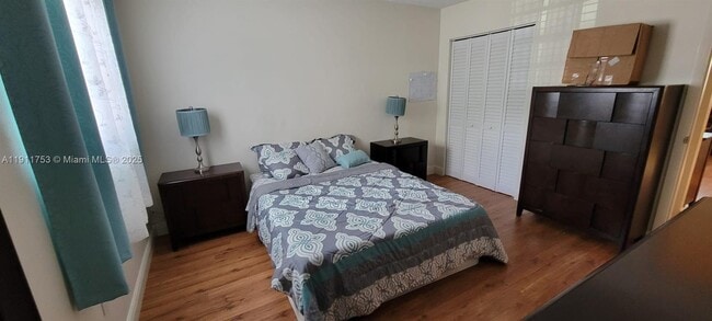 Building Photo - 415 NE 2nd St