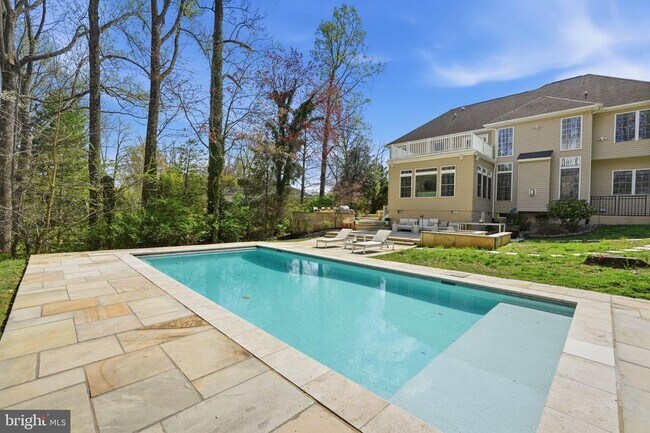 Building Photo - 3515 Devon Dr