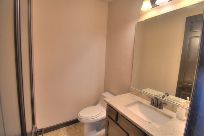 Building Photo - Meriposa Masterpiece