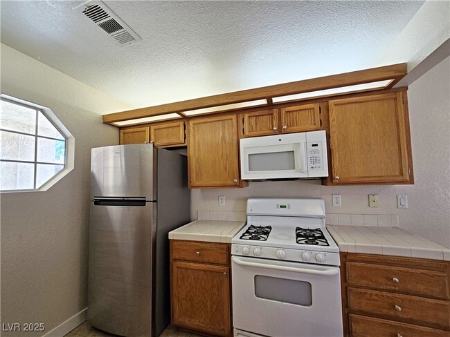 Building Photo - 761 Butternut Ct