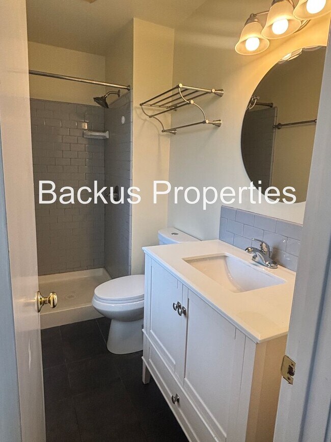 Building Photo - 827 Bedford Dr