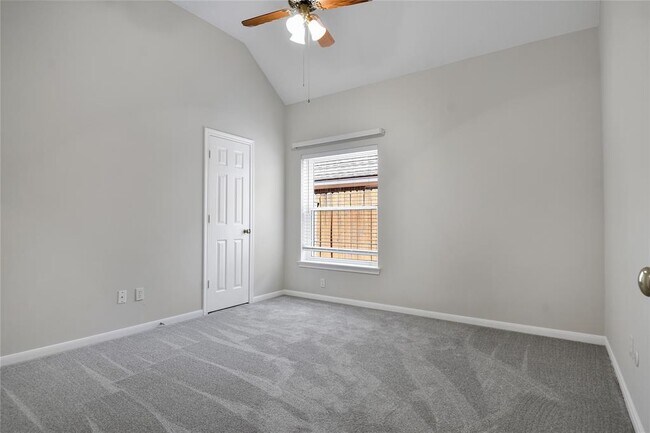 Building Photo - 152 W Amberglow Cir