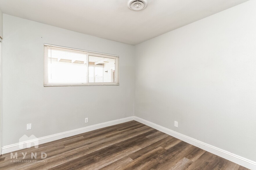 Building Photo - 4794 Beadle St