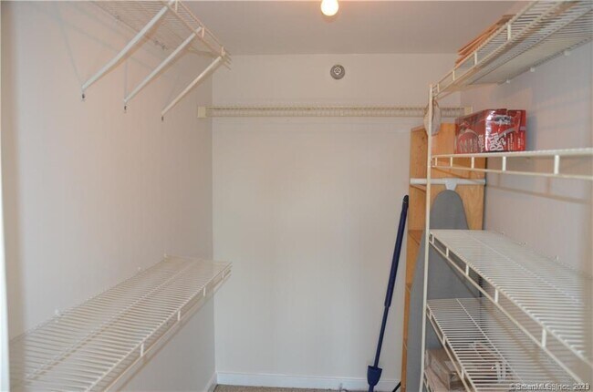 Building Photo - 127 Greyrock Pl