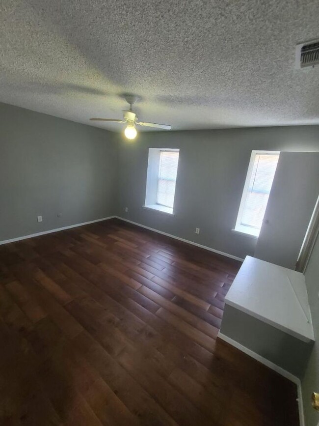 Building Photo - 3117 Las Vegas Trail