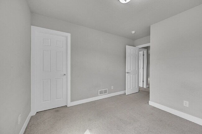 Building Photo - $2,850.00 - 3 Bedrooms, 2.5 Bathrooms, Sin...