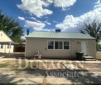 Building Photo - 2 Bedroom with office area 1.5 bath
