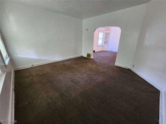 Building Photo - 2859 Avondale Ave