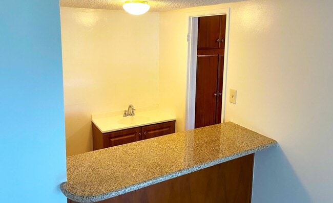 Building Photo - 400 S Los Robles Ave