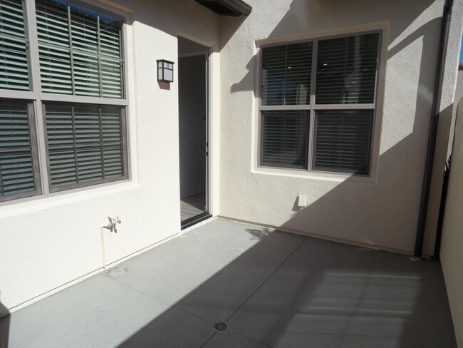 Building Photo - 4BR 3BA two-story condo with 2 Car Attache...