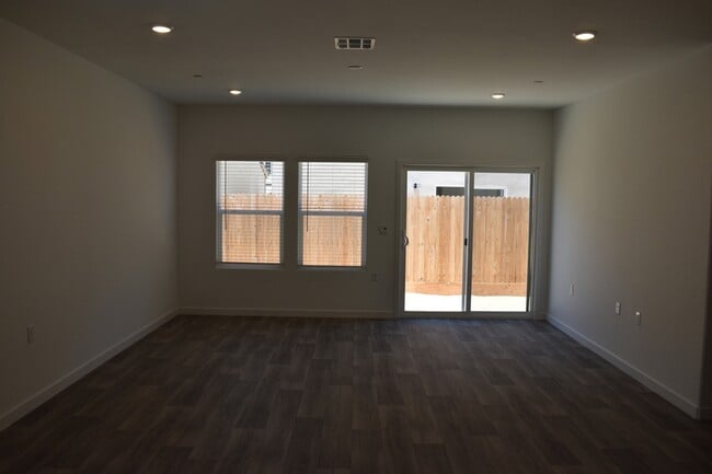 Building Photo - 4481 N San Miguel Ave