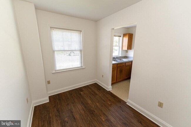 Building Photo - 804 Travers St