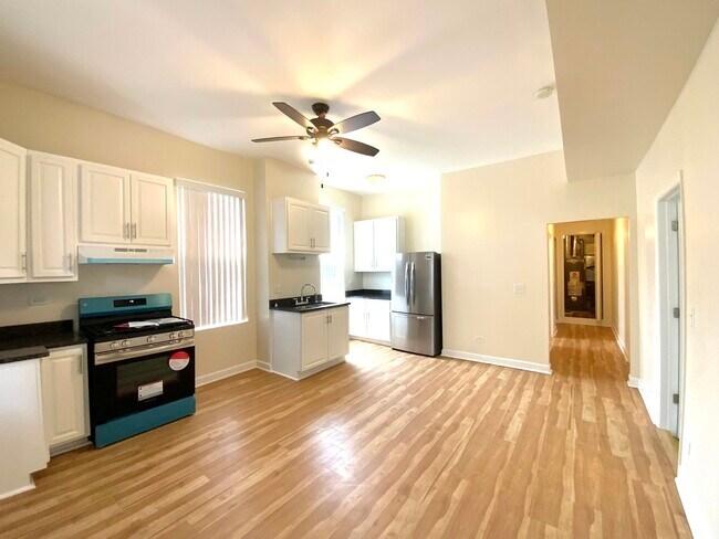Building Photo - 803 S Karlov Ave