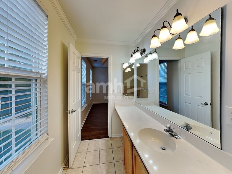 Building Photo - 10928 Harringham Ln