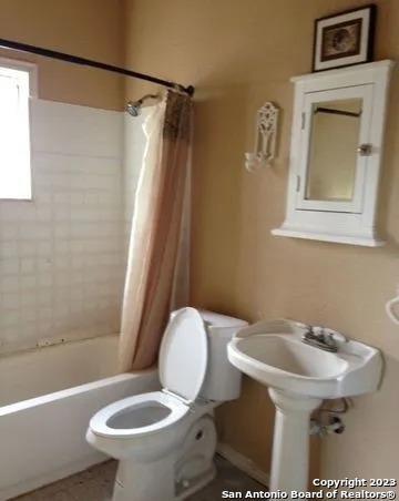 Building Photo - 1113 Rivas St