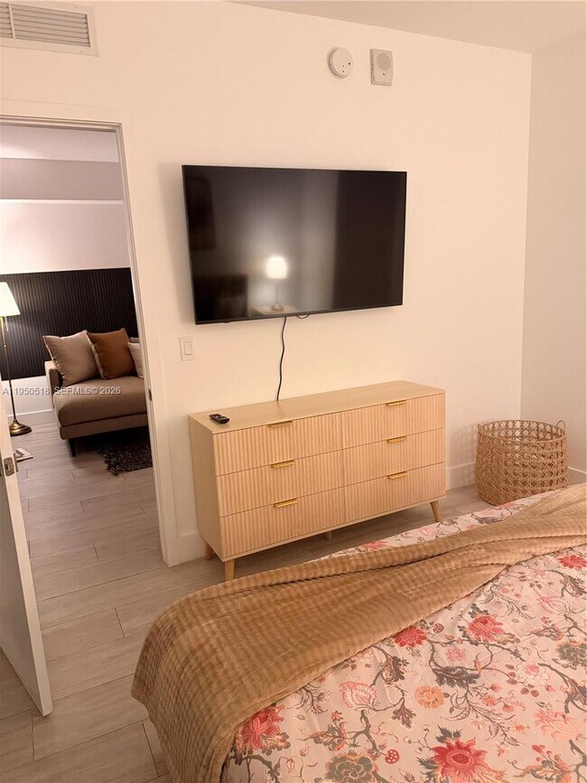 Building Photo - 121 NE 34th St