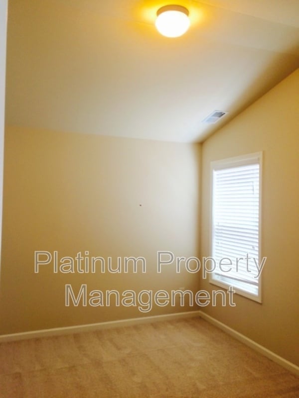 Building Photo - 2635 Runnymede Ct