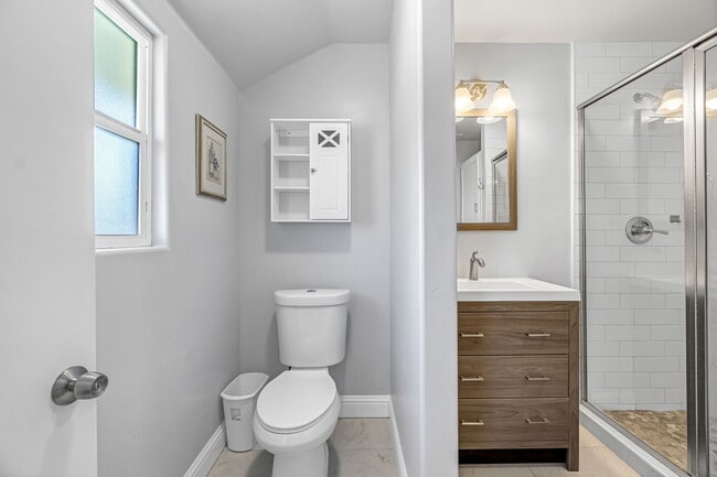 Building Photo - 4134 N Maroa Ave