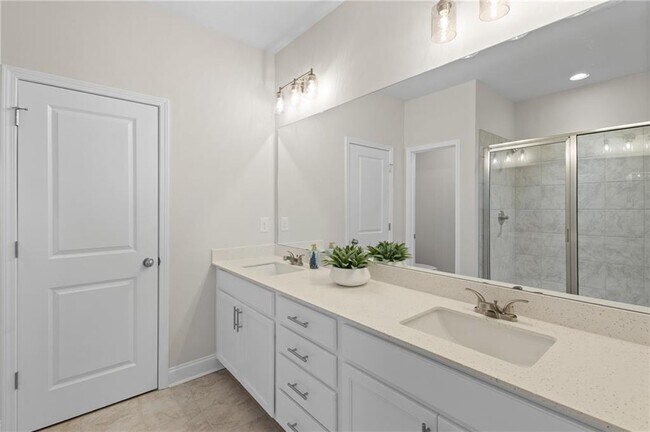 Building Photo - 1230 Ainsworth Alley