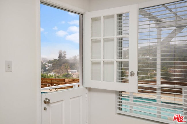 Building Photo - 547 Stassi Ln